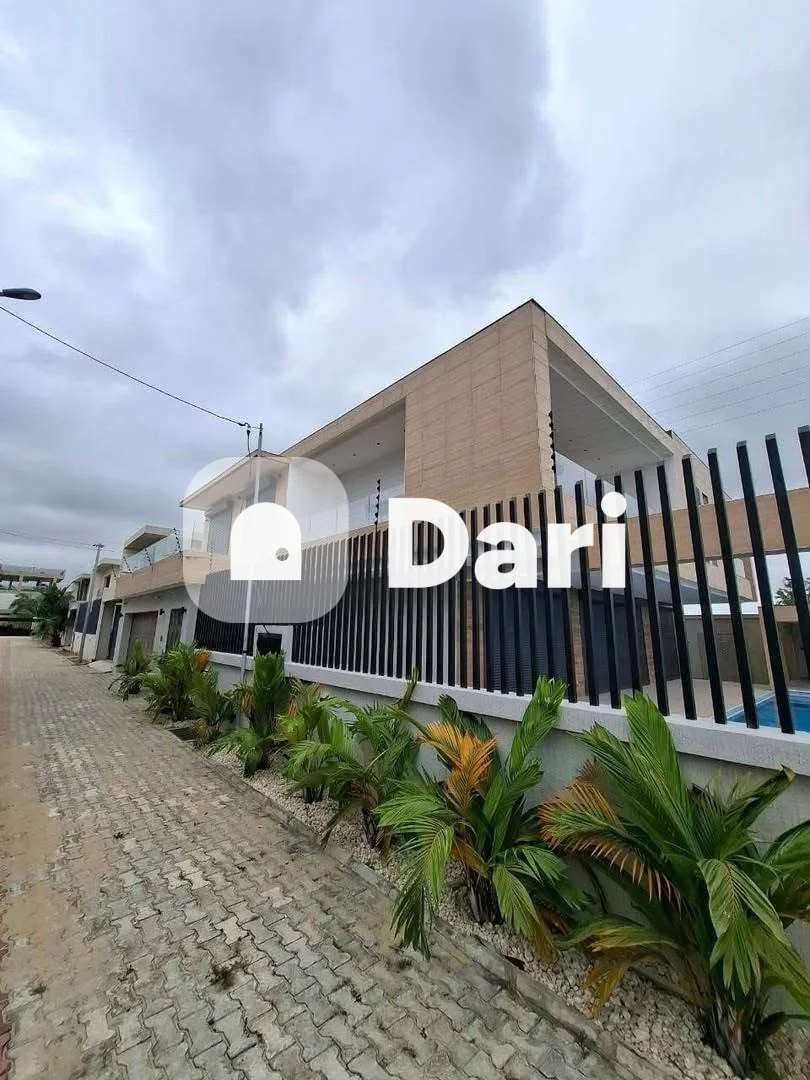 Villa duplex 6 pièces avec piscine à Riviera Abatta