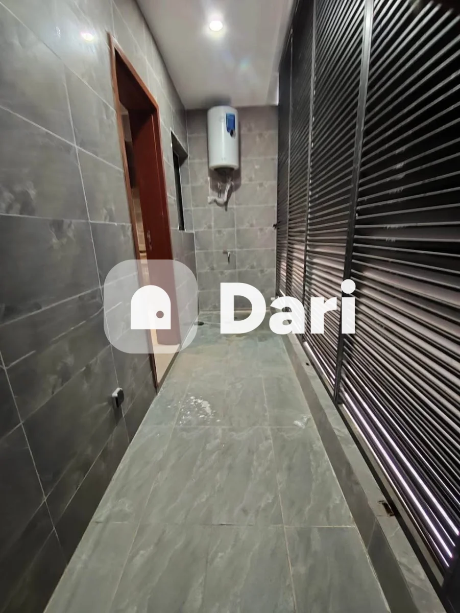 Appartement 3 pièces neuf à Djorobité avec ascenseur