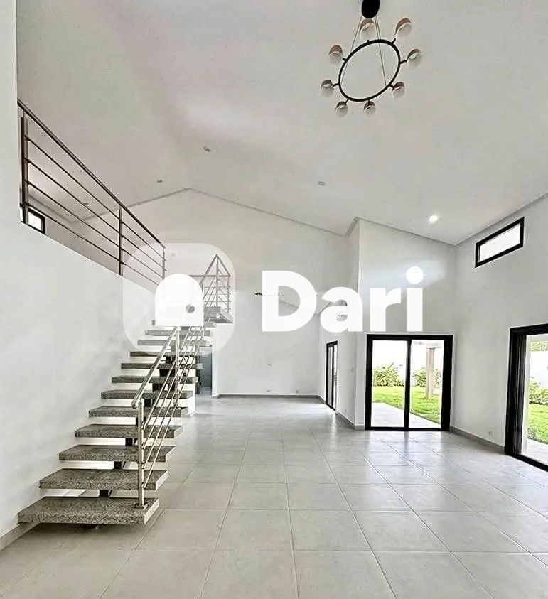 Villa F5 meublée à Riviera 3, piscine et garage