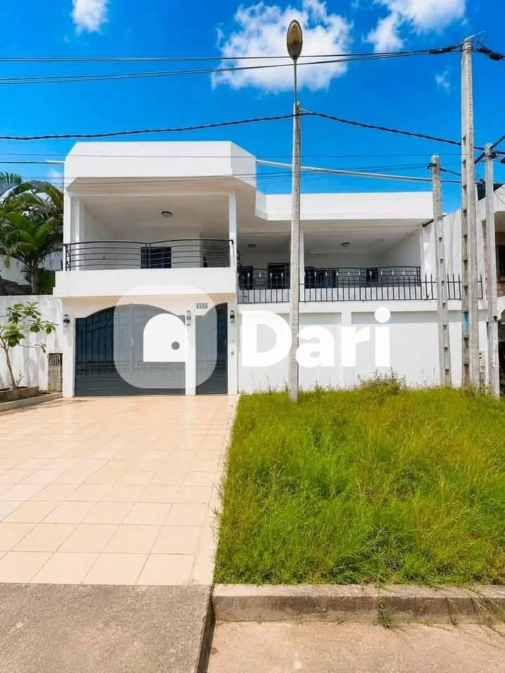 Villa triplex 8 pièces à Riviera Bonoumin
