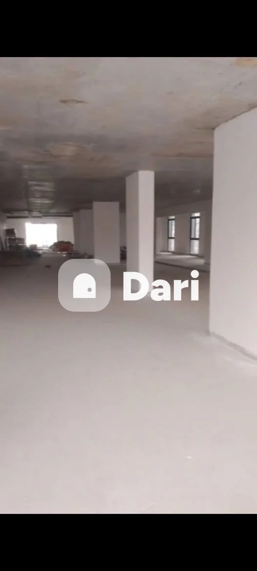 Open space 1000 m² avec mezzanine à Riviera Attoban