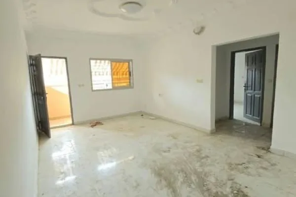 Appartement 3 pièces avec balcon à Cocody Riviera