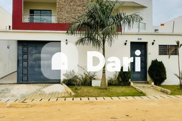Duplex 6 pièces avec piscine et garage à Angré