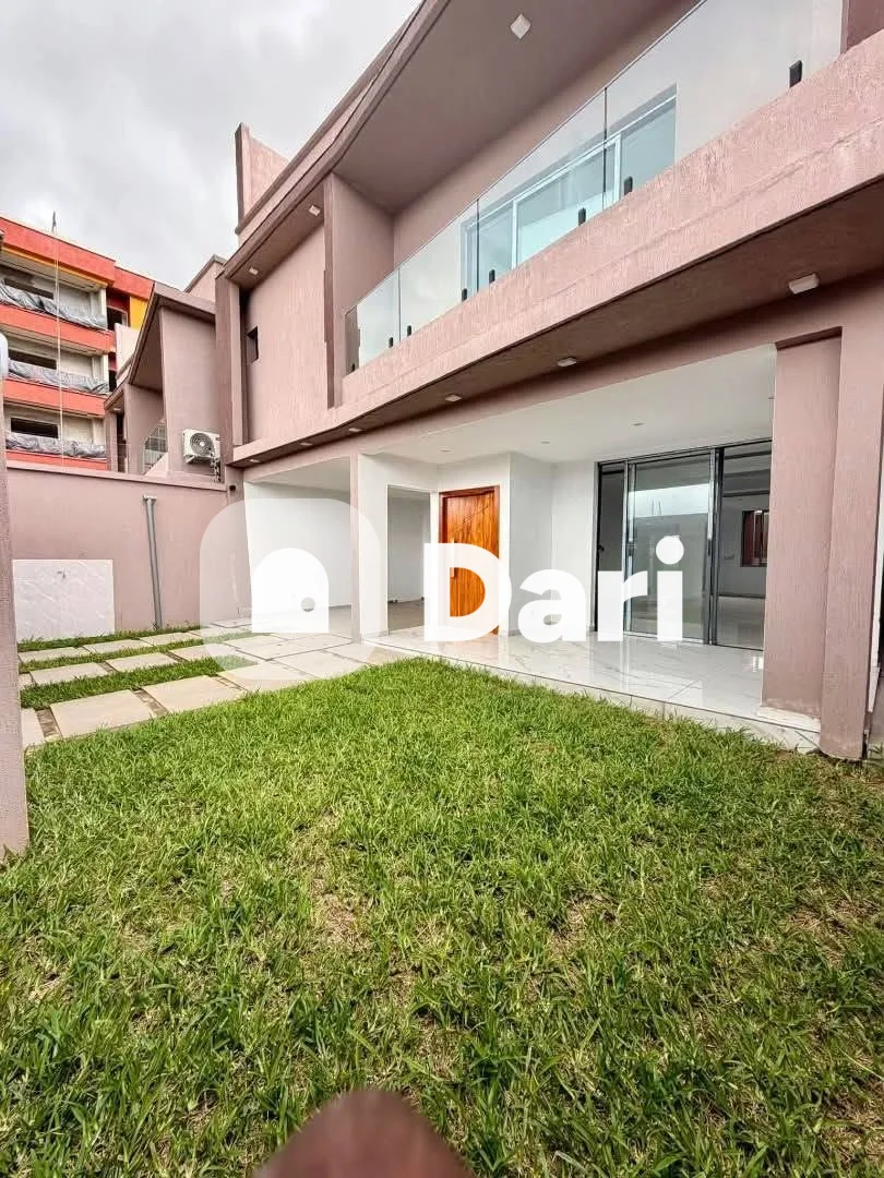 Triplex 4 chambres avec pergola à Bingerville Feh Kessé 2