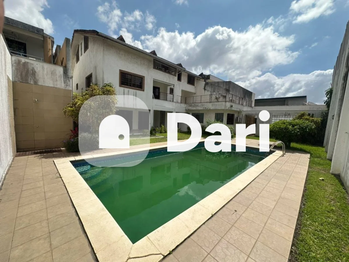 Villa duplex 6 pièces avec piscine à Riviera 3 Cité Synacass-CI