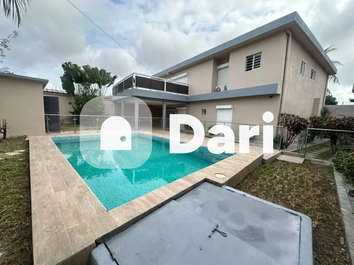 Villa duplex 7 pièces haut standing avec piscine à Cocody Riviera