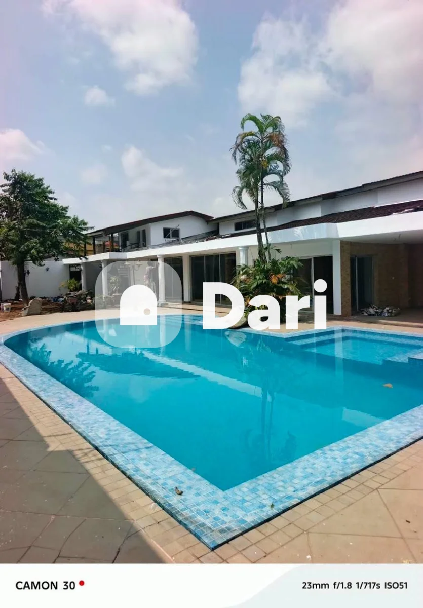 Villa 10 pièces avec piscine et jardin à Riviera Golf