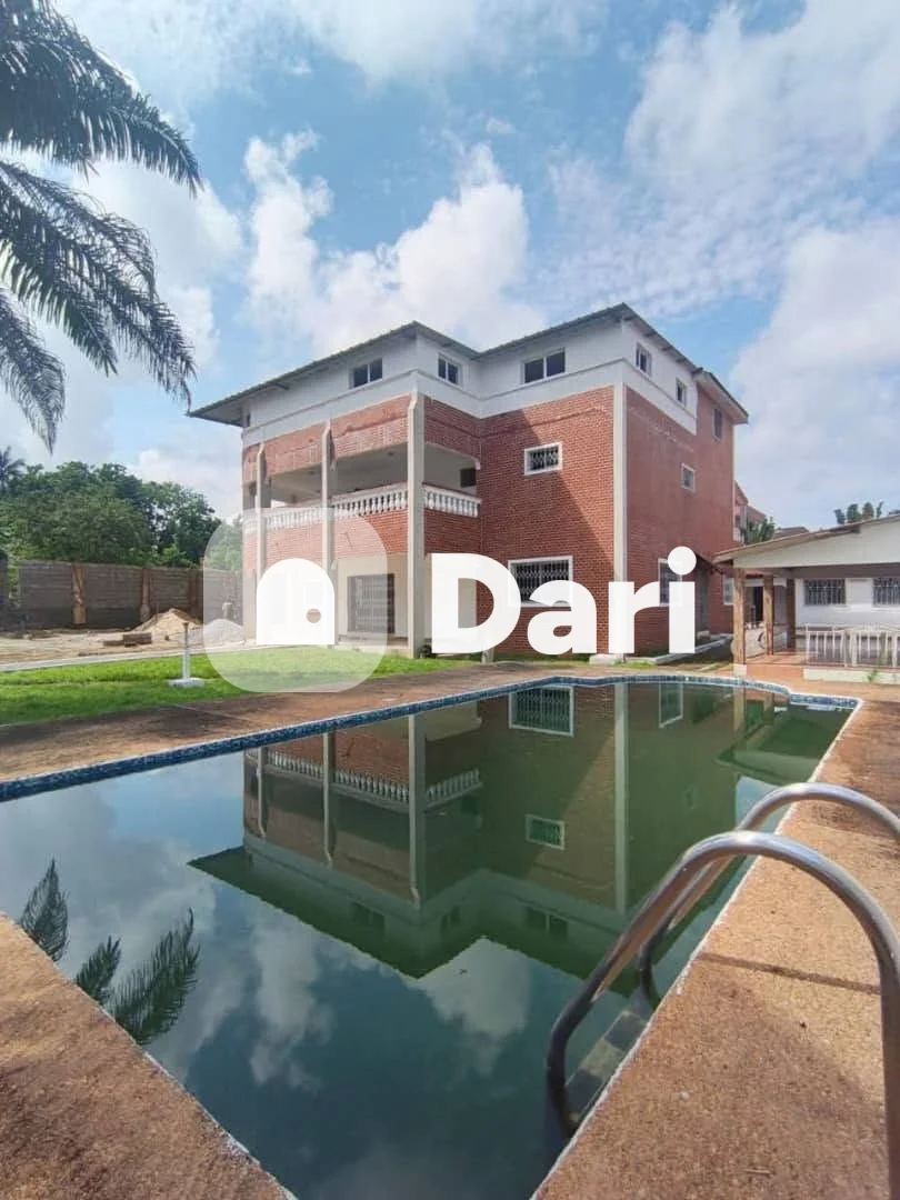 Duplex 13 pièces avec piscine à Riviera 3