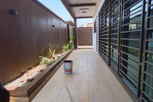 Villa 5 pièces à louer à Bingerville, Cité Laurier 20