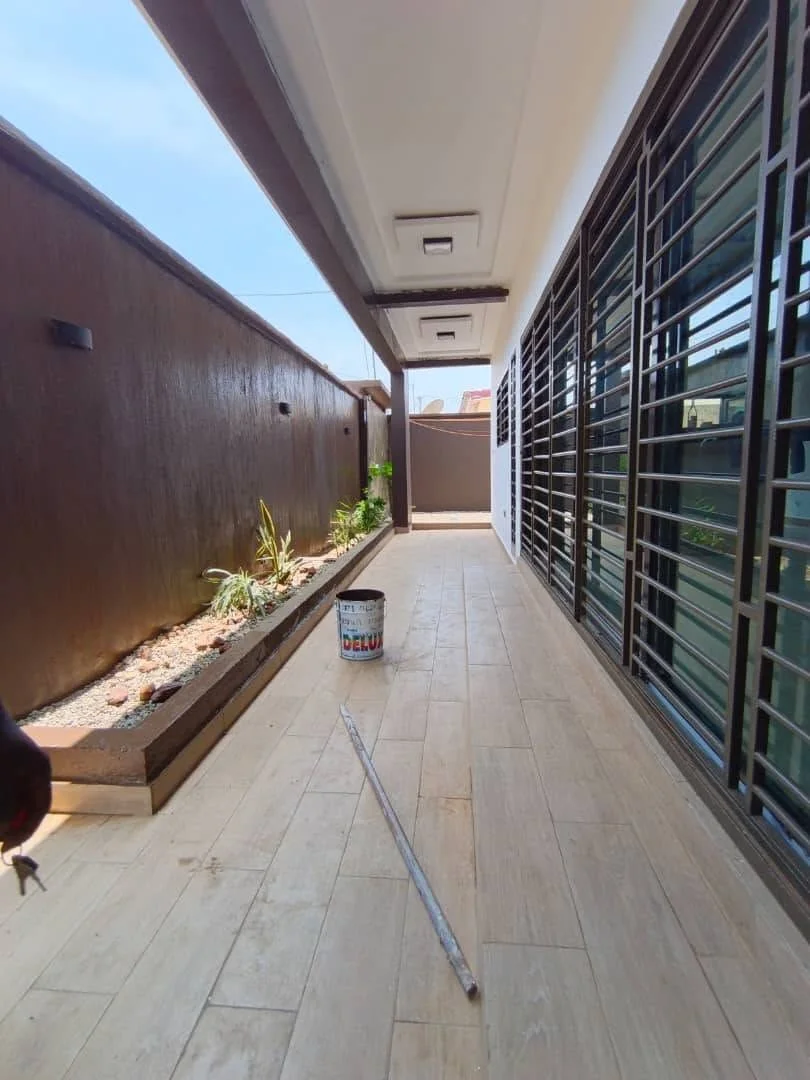 Villa 5 pièces à louer à Bingerville, Cité Laurier 20