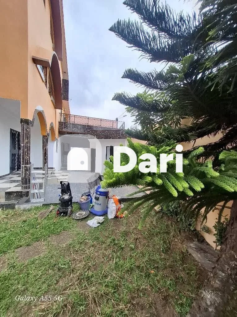 Duplex 7 pièces avec jardin à Angré 8e tranche