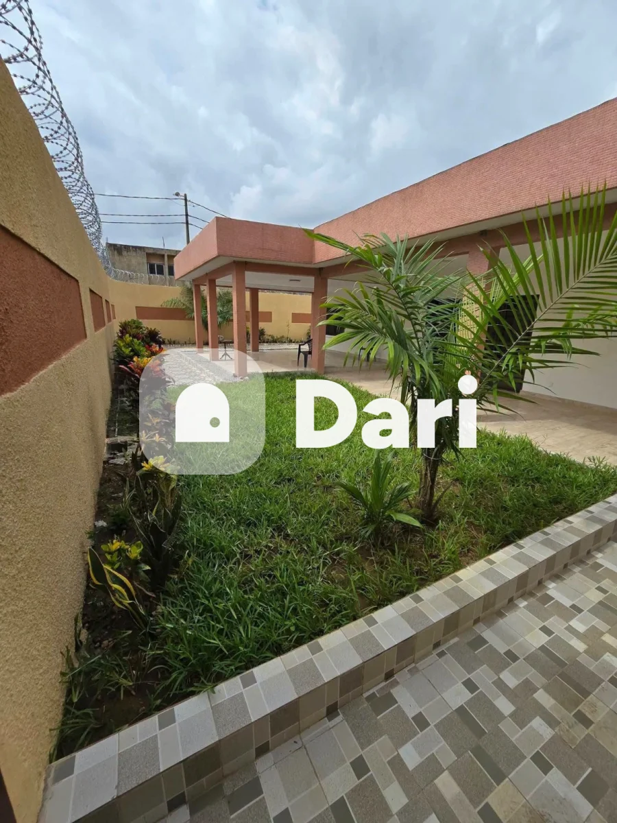 Villa 6 pièces avec jardin et terrasse à Deux-Plateaux Les Perles