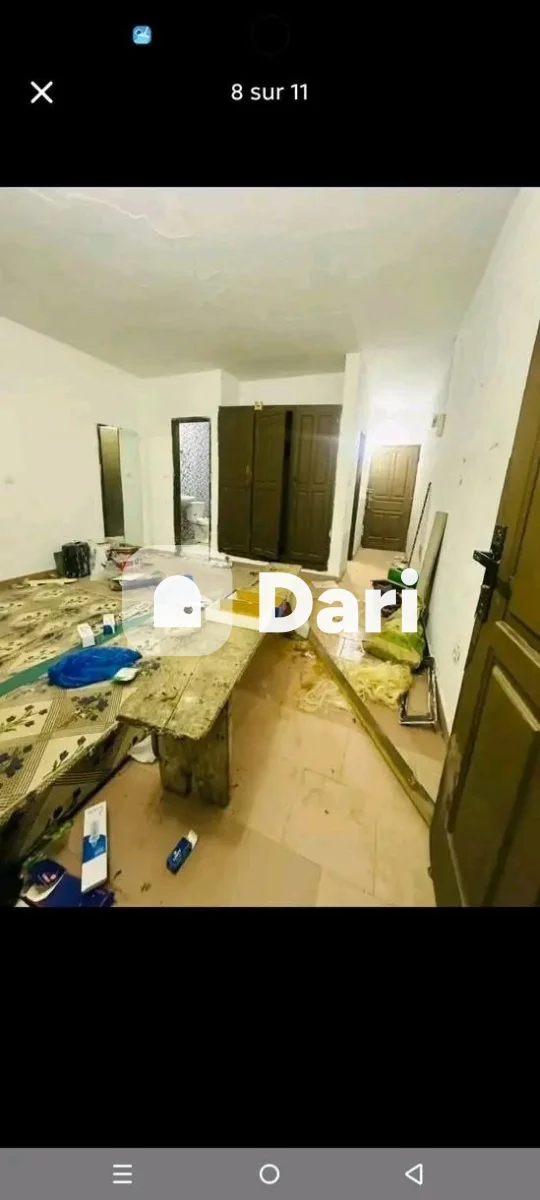 Studio à louer au 2e étage à Faya