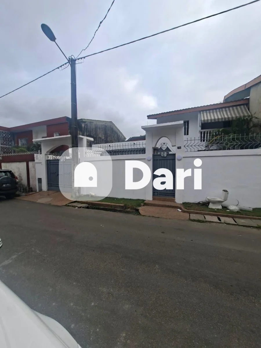 Villa duplex 4 pièces avec dépendance à Angré 8e tranche