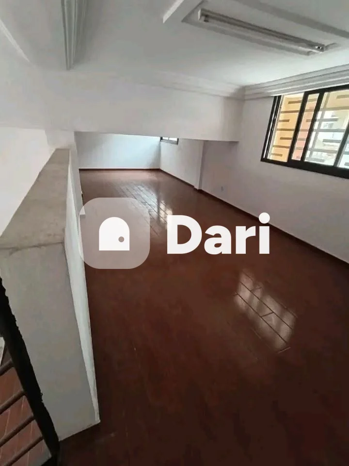 Magasin neuf en mezzanine à louer près d'Ivoire Center