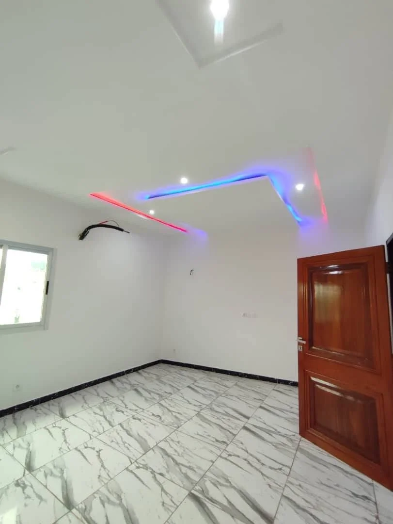 Villa duplex 5 pièces + 2 dépendances à Cocody Djorogobité