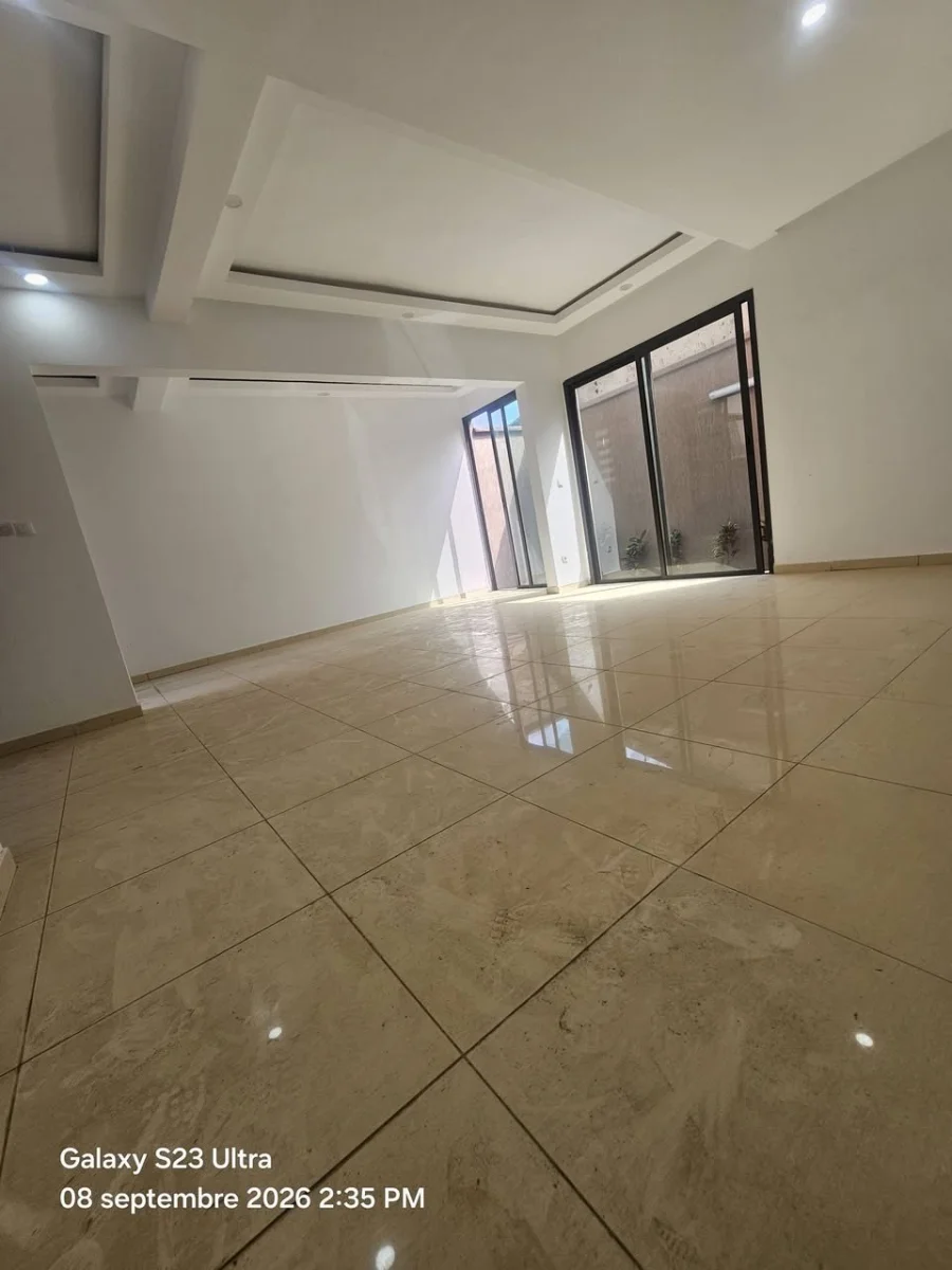 Villa duplex haut standing à louer - 530 millions FCFA