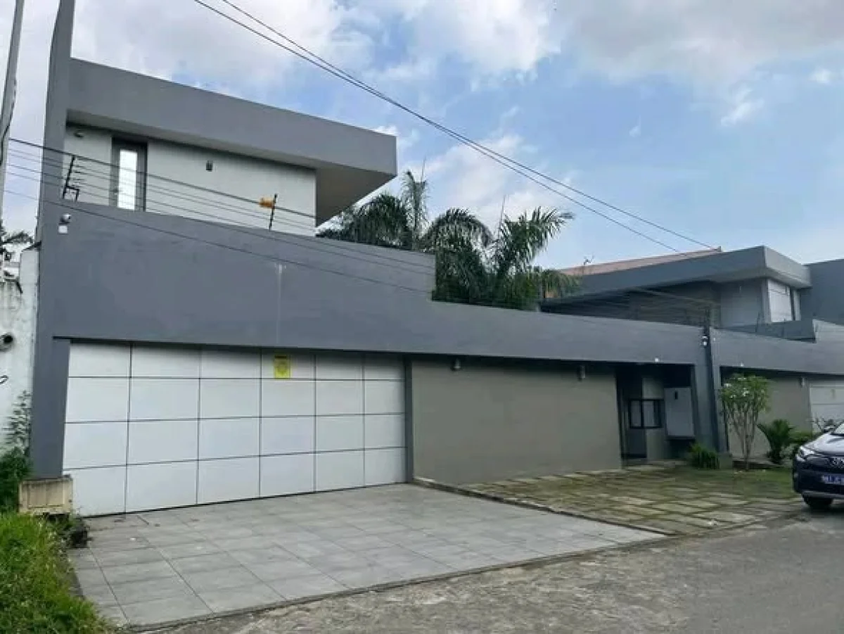 Villa triplex 5 chambres meublée à Cocody Attoban