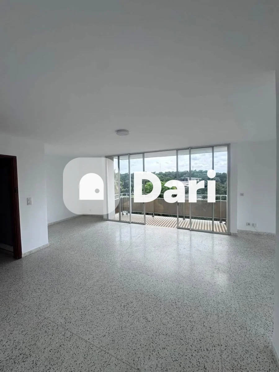 Appartement 4 pièces à Deux-Plateaux Polyclinique