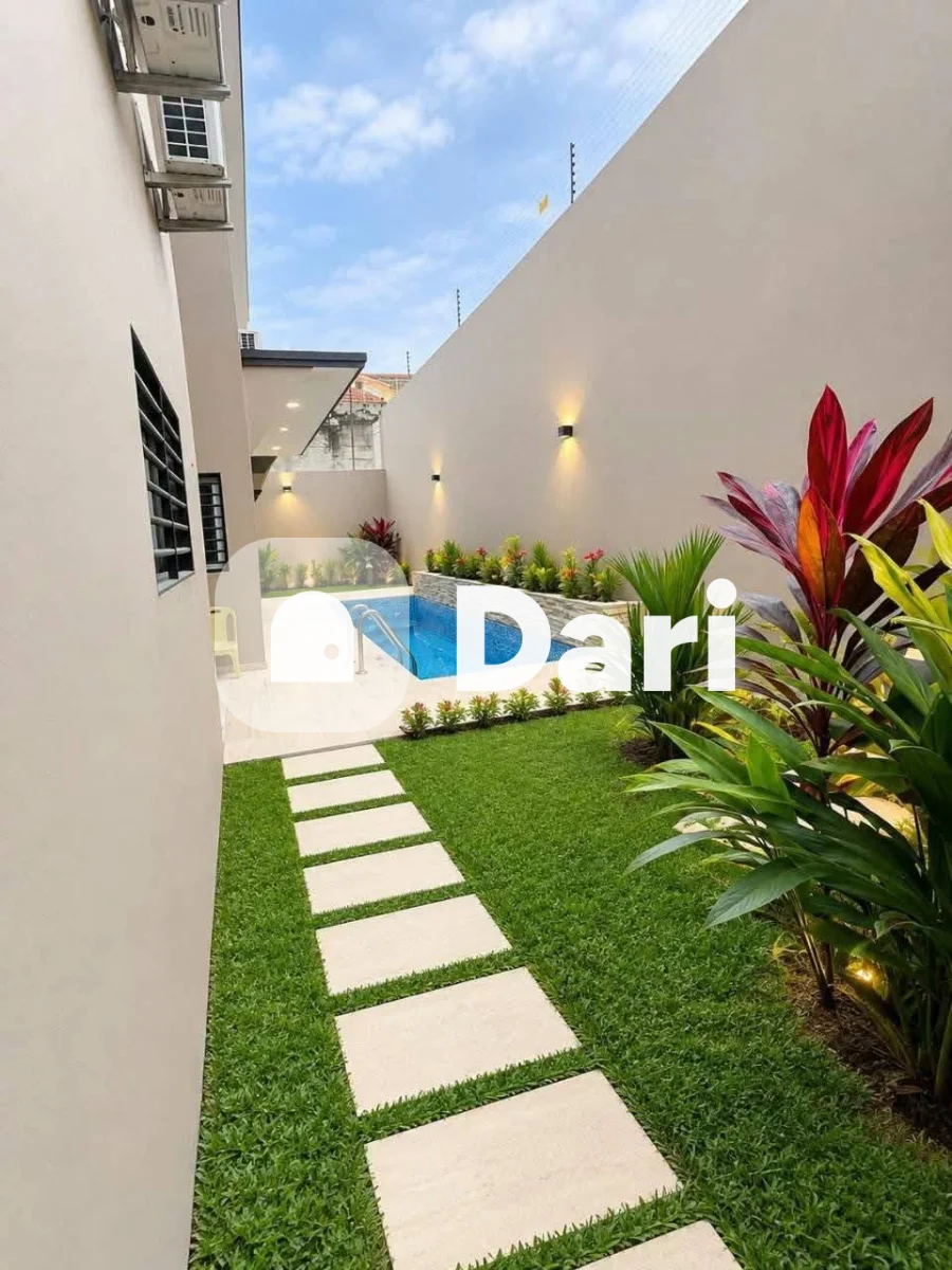 Villa duplex 8 pièces avec piscine à Angré 8e tranche