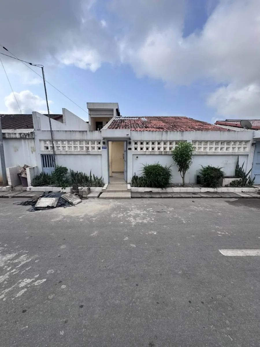 Villa 3 pièces + 2 dépendances à Cocody Riviera Faya