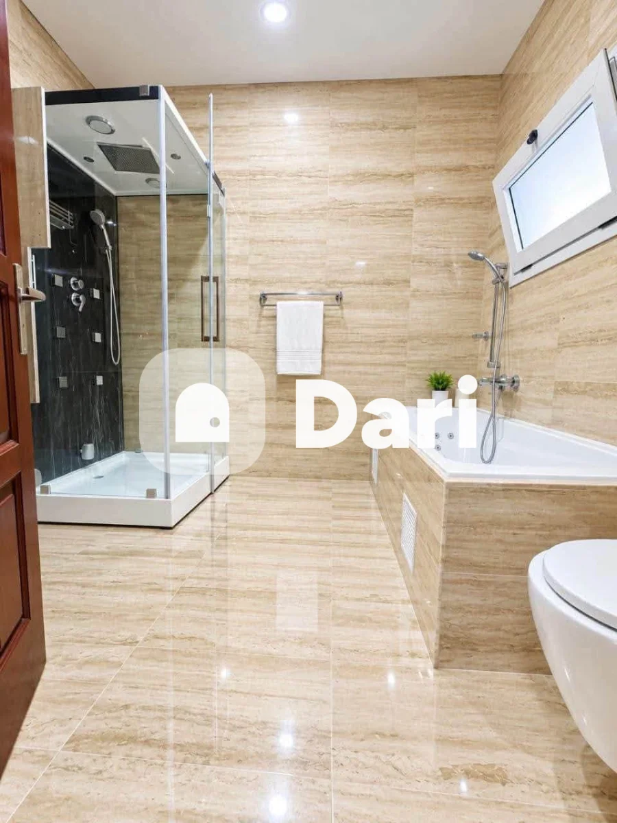 Villa duplex 8 pièces avec piscine à Angré 8e tranche