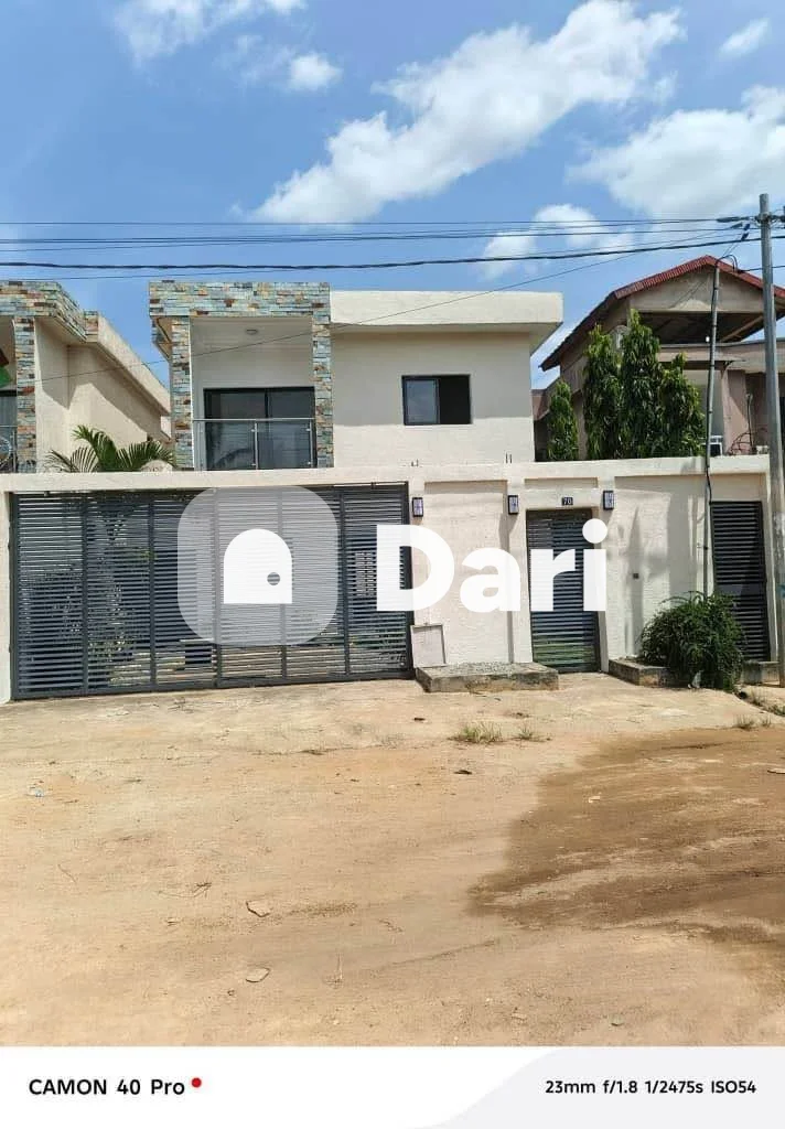 Villa duplex 6 pièces avec piscine et garage