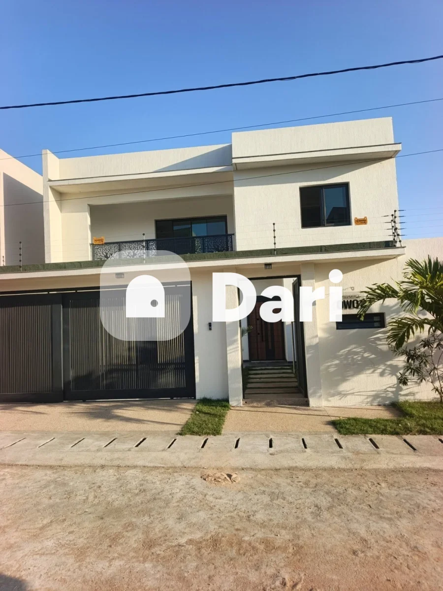 Duplex 8 pièces avec piscine à Abata