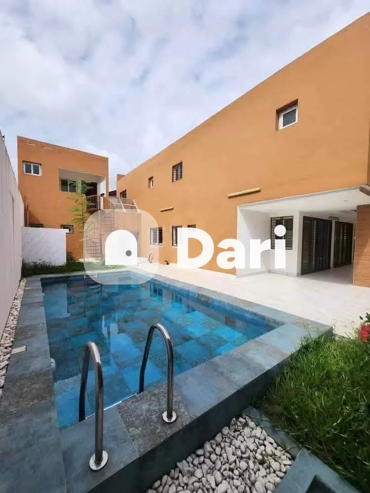 Villa duplex prestige 5 pièces avec piscine à Riviera 3