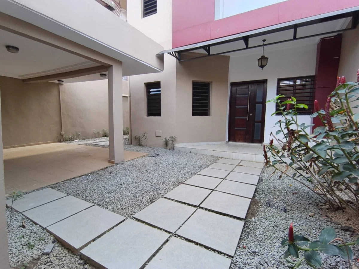 Duplex 8 pièces à Angré Djorobite
