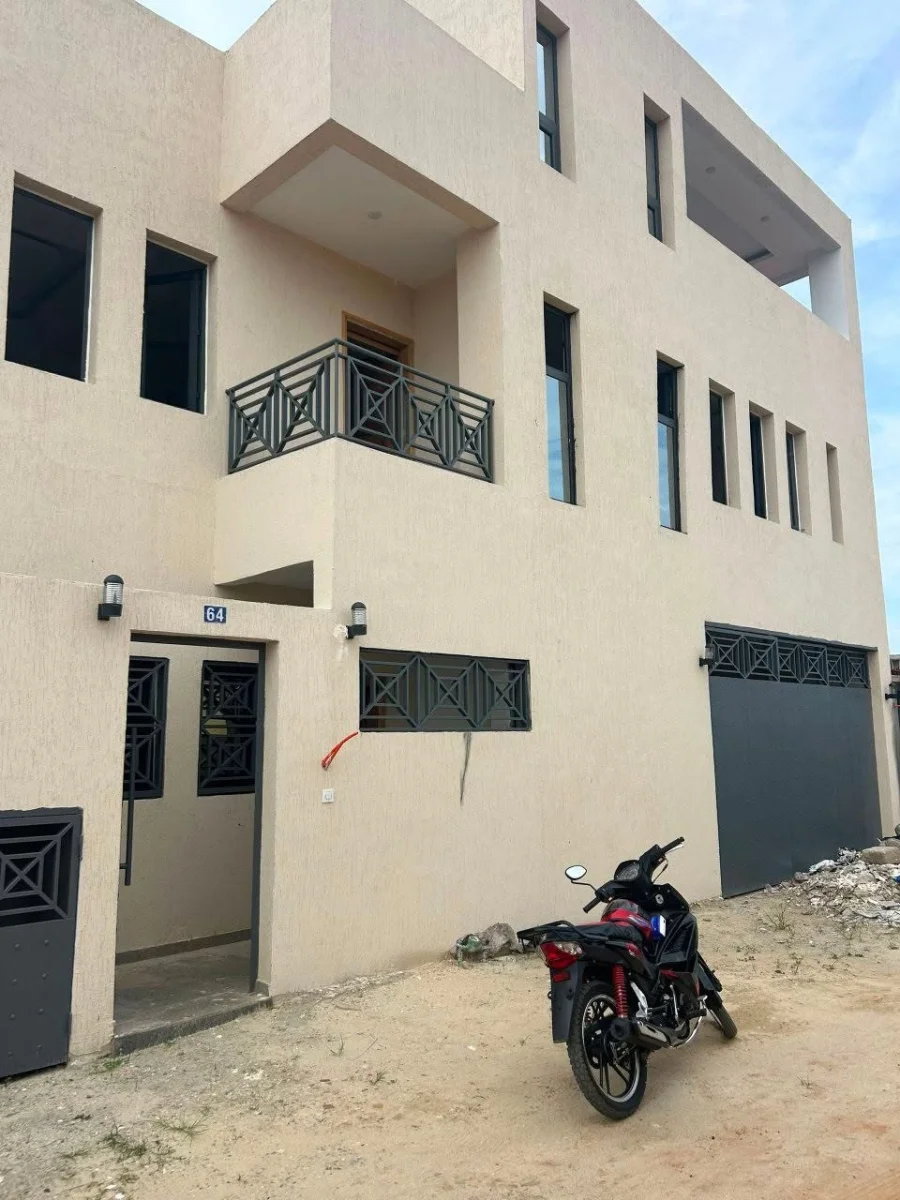 Villa duplex 6 pièces à louer à Bingerville Laurier 20
