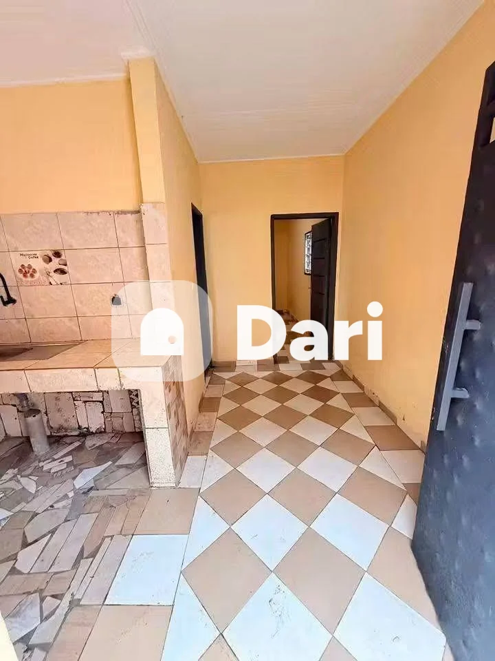 Studio à louer à 8 Kilos, Bonoua