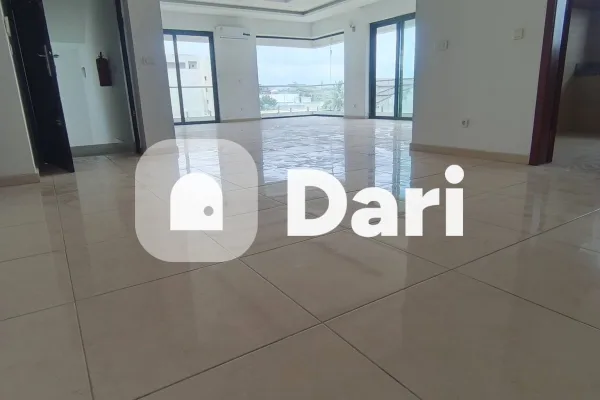 Appartement 4 pièces avec ascenseur à Riviera 3