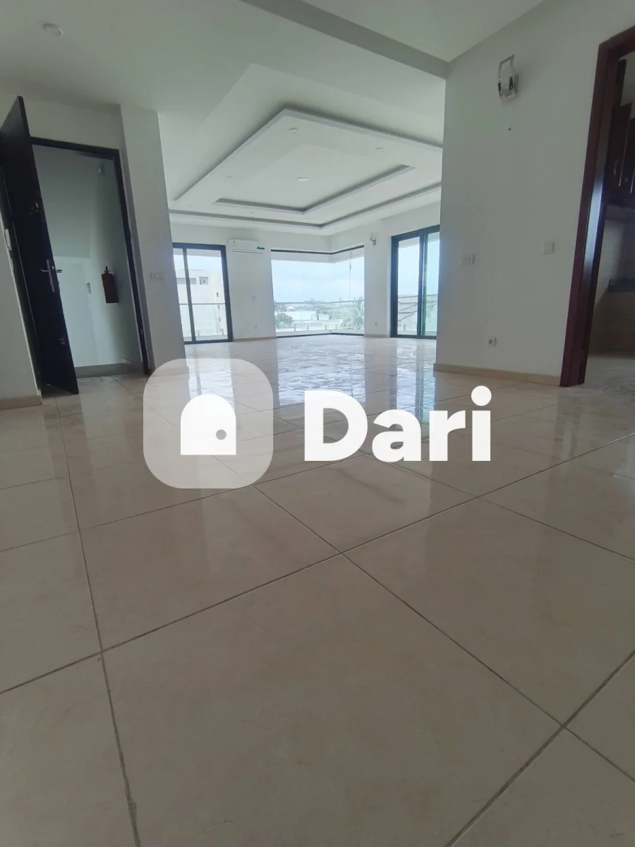 Appartement 4 pièces avec ascenseur à Riviera 3