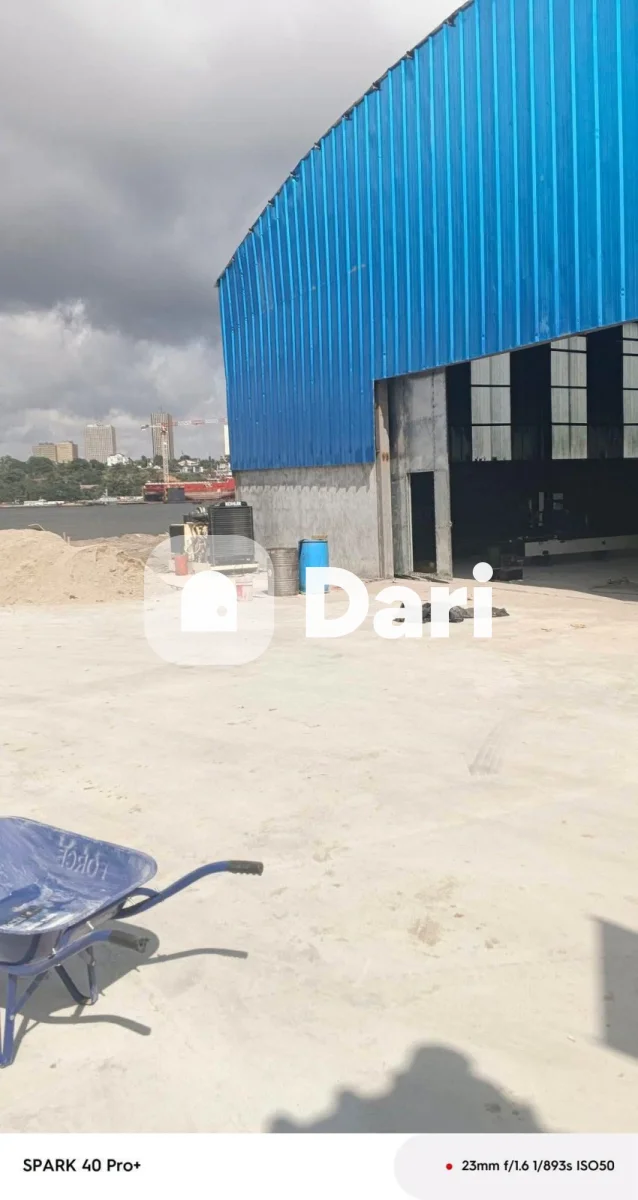 Entrepôt 1000 m² à louer à Lokodjro, Attecoube