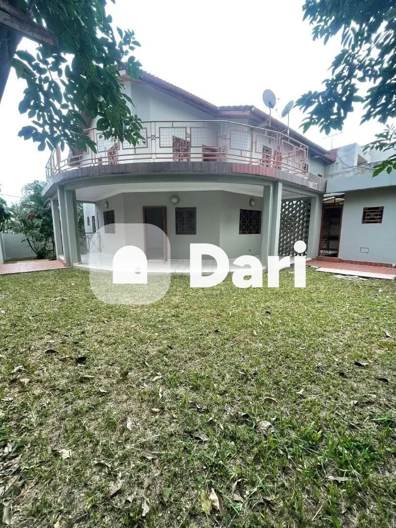 Duplex 7 pièces + dépendance à louer à Riviera M'Badon