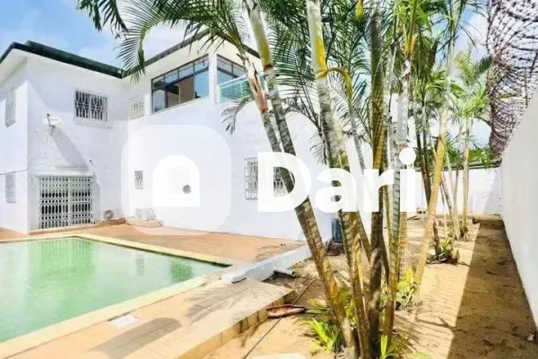 Villa duplex 8 pièces avec piscine à Cocody Riviera 3