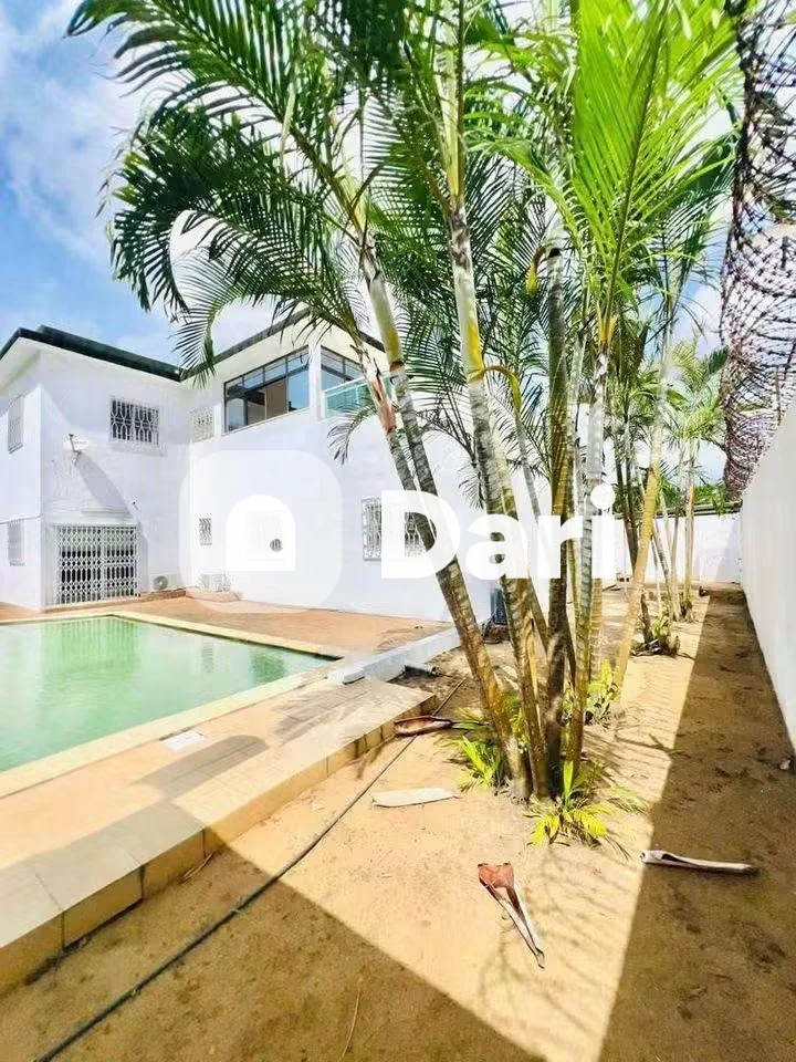 Villa duplex 8 pièces avec piscine à Cocody Riviera 3
