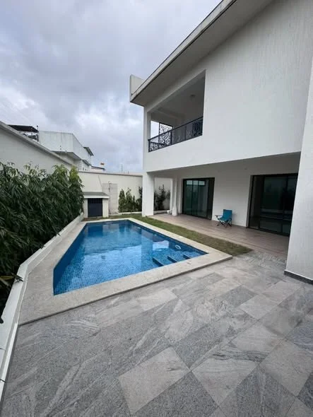 Villa duplex 7 pièces avec piscine à Riviera Faya