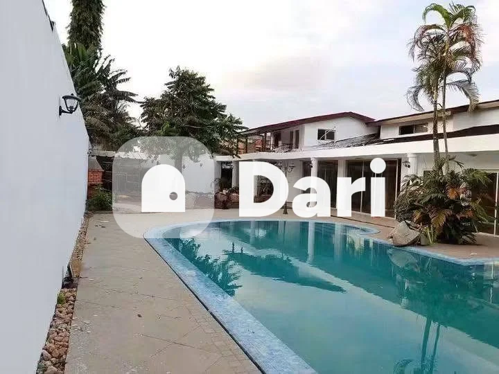 Villa duplex 10 pièces avec piscine à Riviera 3