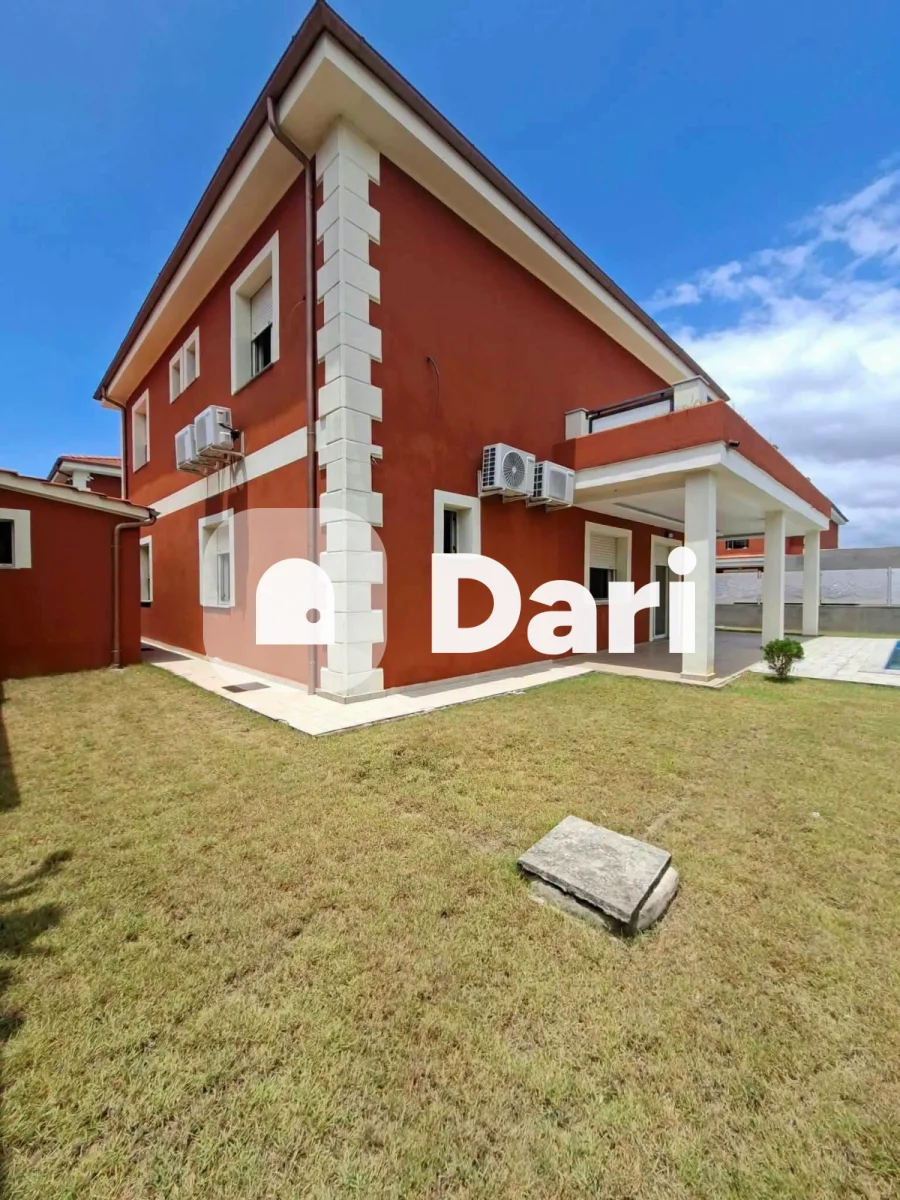 Duplex 5 pièces avec dépendance et piscine à Grand-Bassam