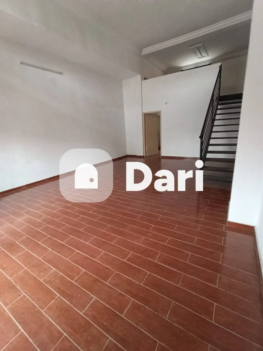 Magasin neuf en mezzanine près d'Ivoire Center
