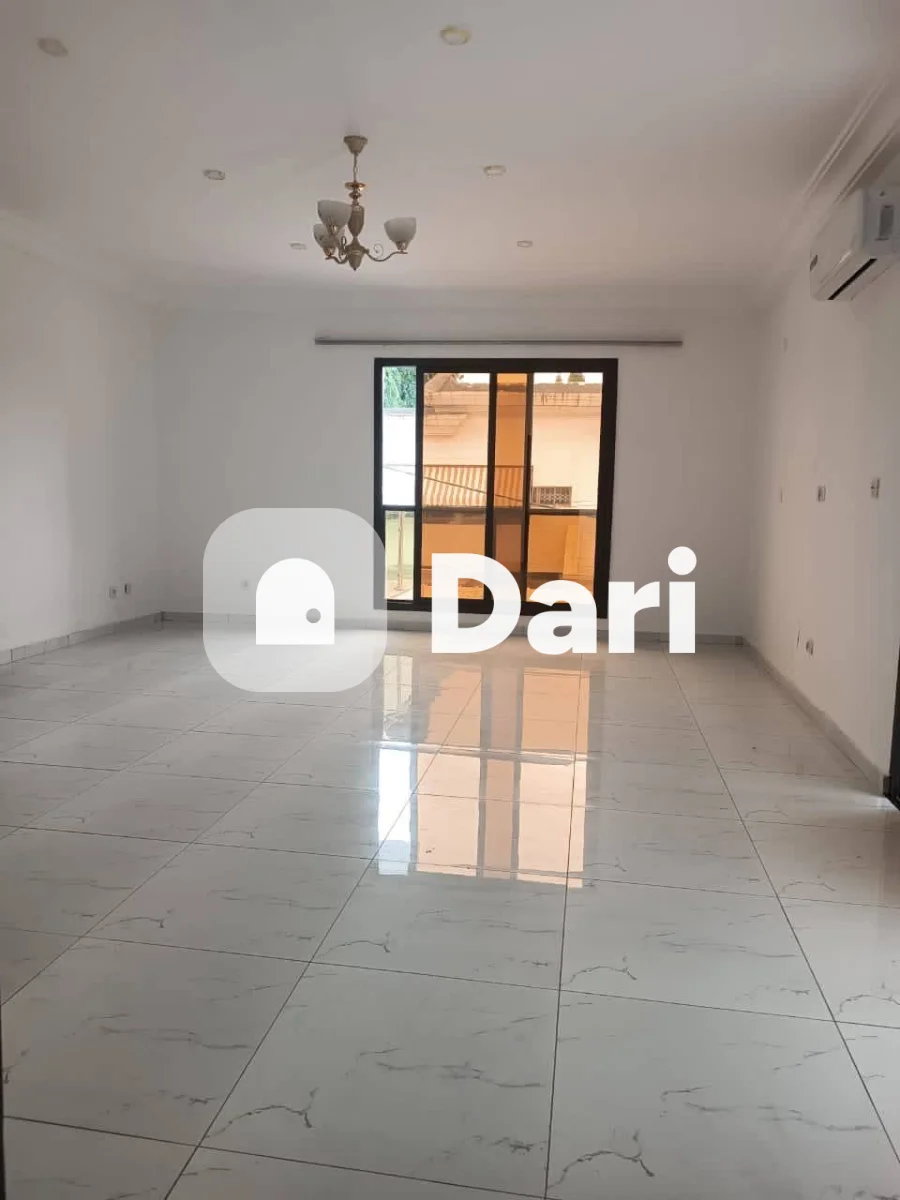 Appartement 3 pièces meublé à Cocody Riviera Palmeraie