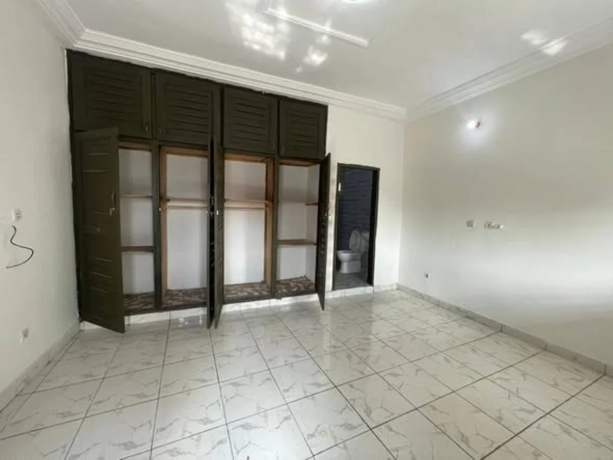 Appartement 3 pièces à Cocody Riviera Palmeraie