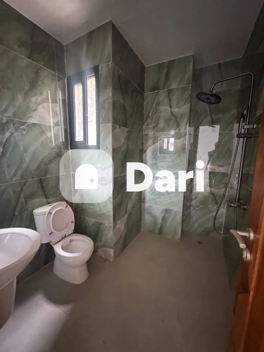 Appartement 4 pièces au 4e étage avec ascenseur et parking