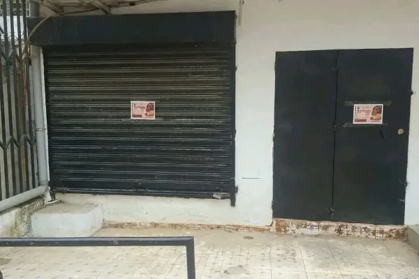 Grand magasin en mezzanine à Cocody Faya