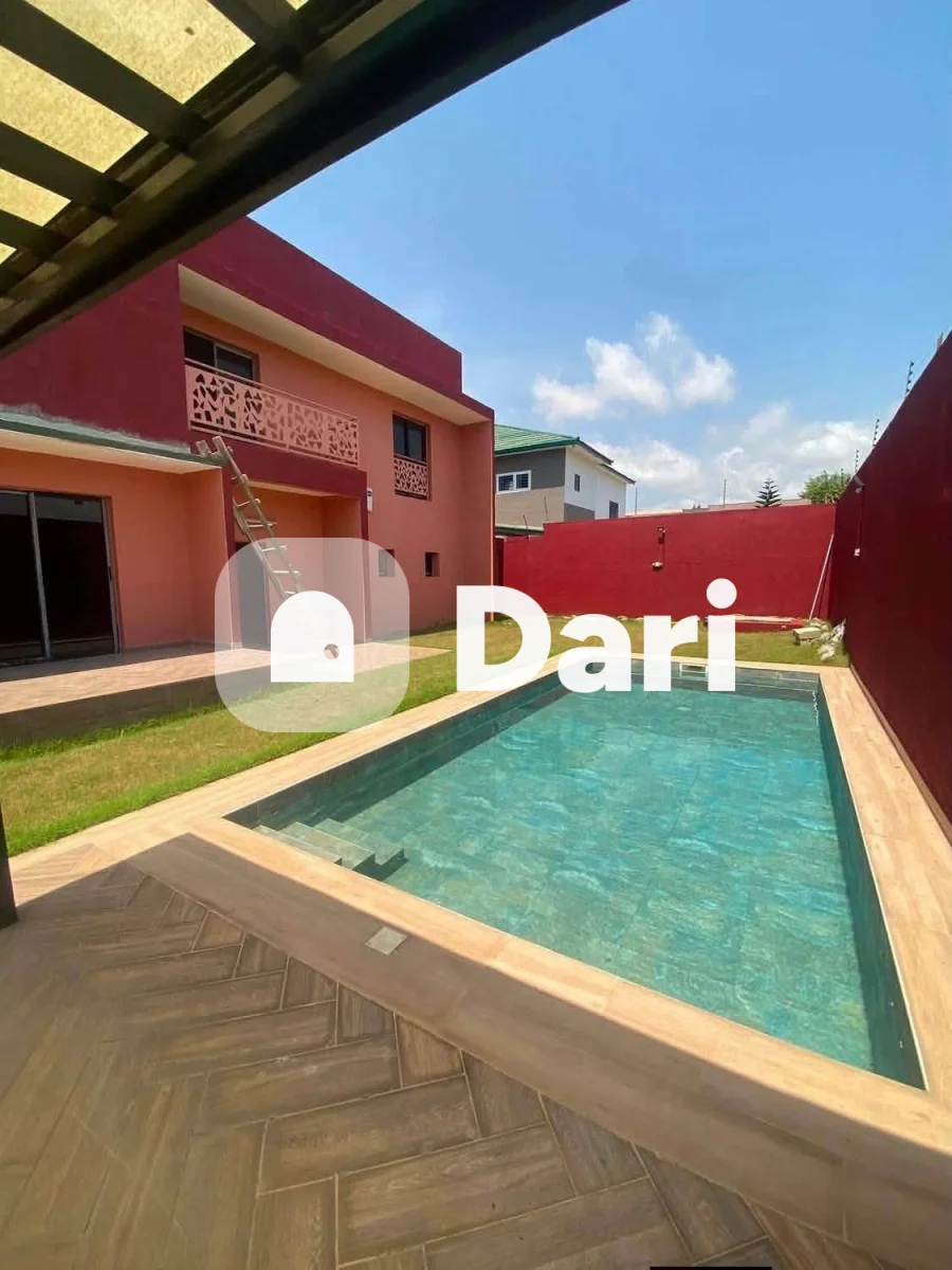 Villa duplex 7 pièces avec piscine à Bassam Cité Rosier