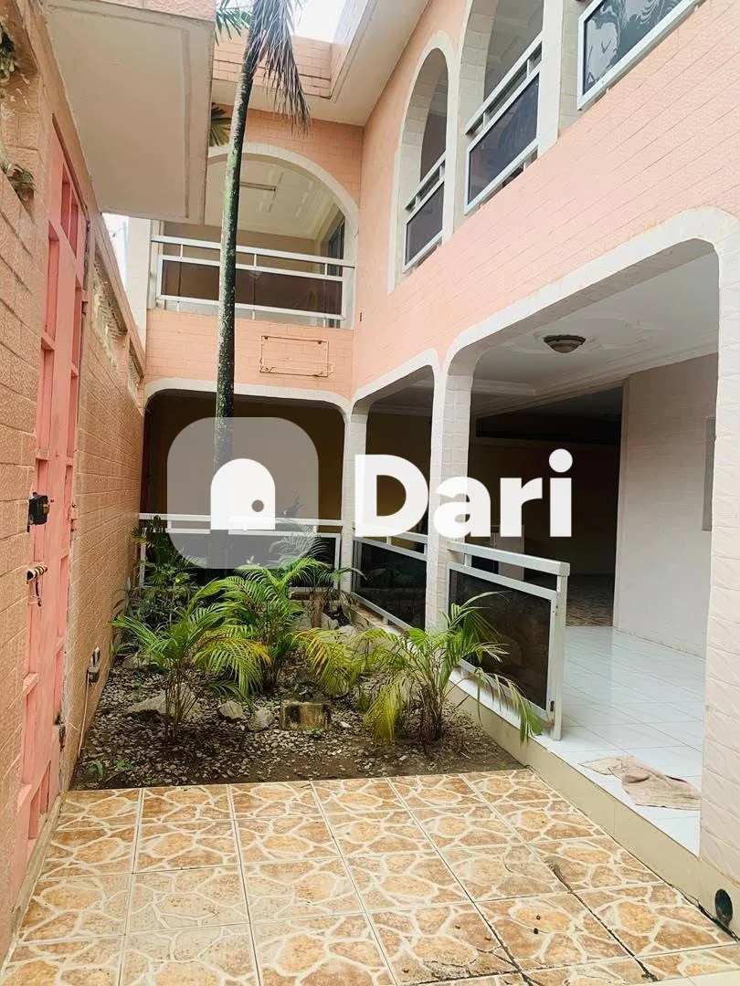 Duplex 10 pièces moderne à Faya