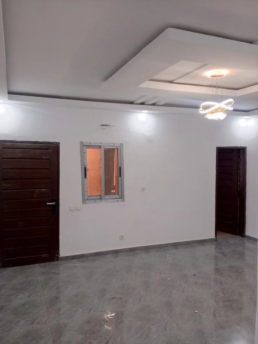 Appartement 3 pièces avec balcon à Abatta Cité BCEAO
