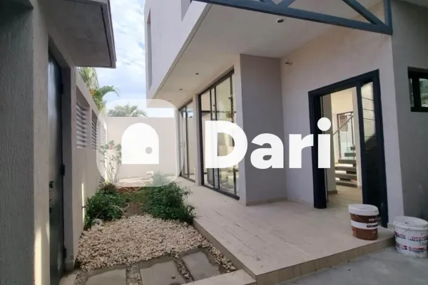 Villa duplex 5 pièces avec piscine à Riviera M'Badon